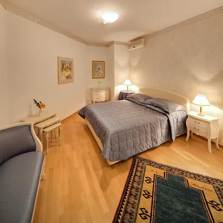 In Lux Guest house *